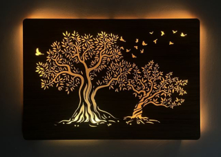 Svietiaci obraz dvoch stromov na batériu